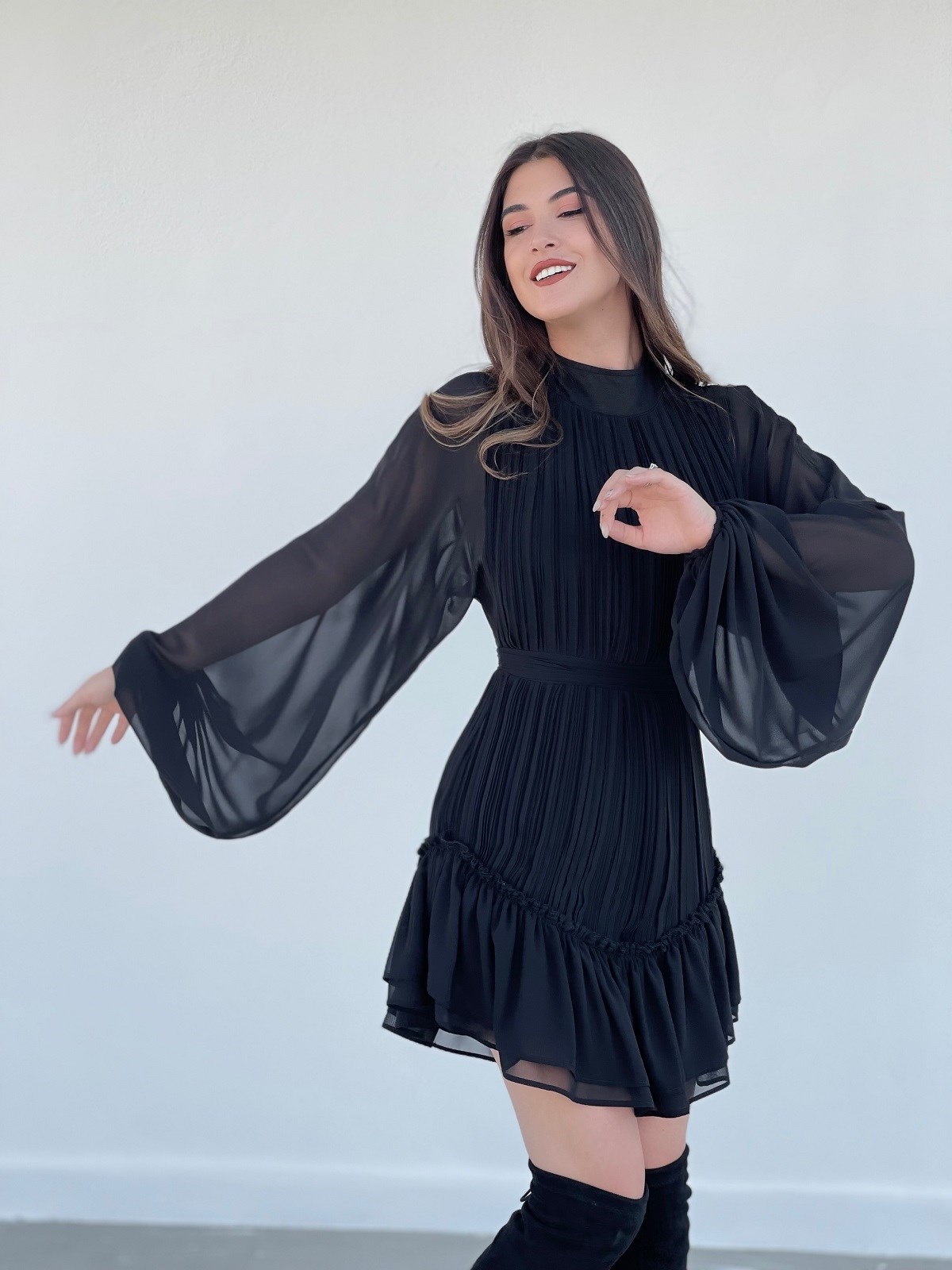 Siyah Pileli Şifon Elbise | TheElsa.com