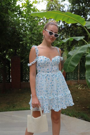 TheElsa | GİYİM | TAKI | Beyaz Mavi Çiçekli Şifon ElbiseELBİSEBeyaz Mavi Çiçekli Şifon Elbise