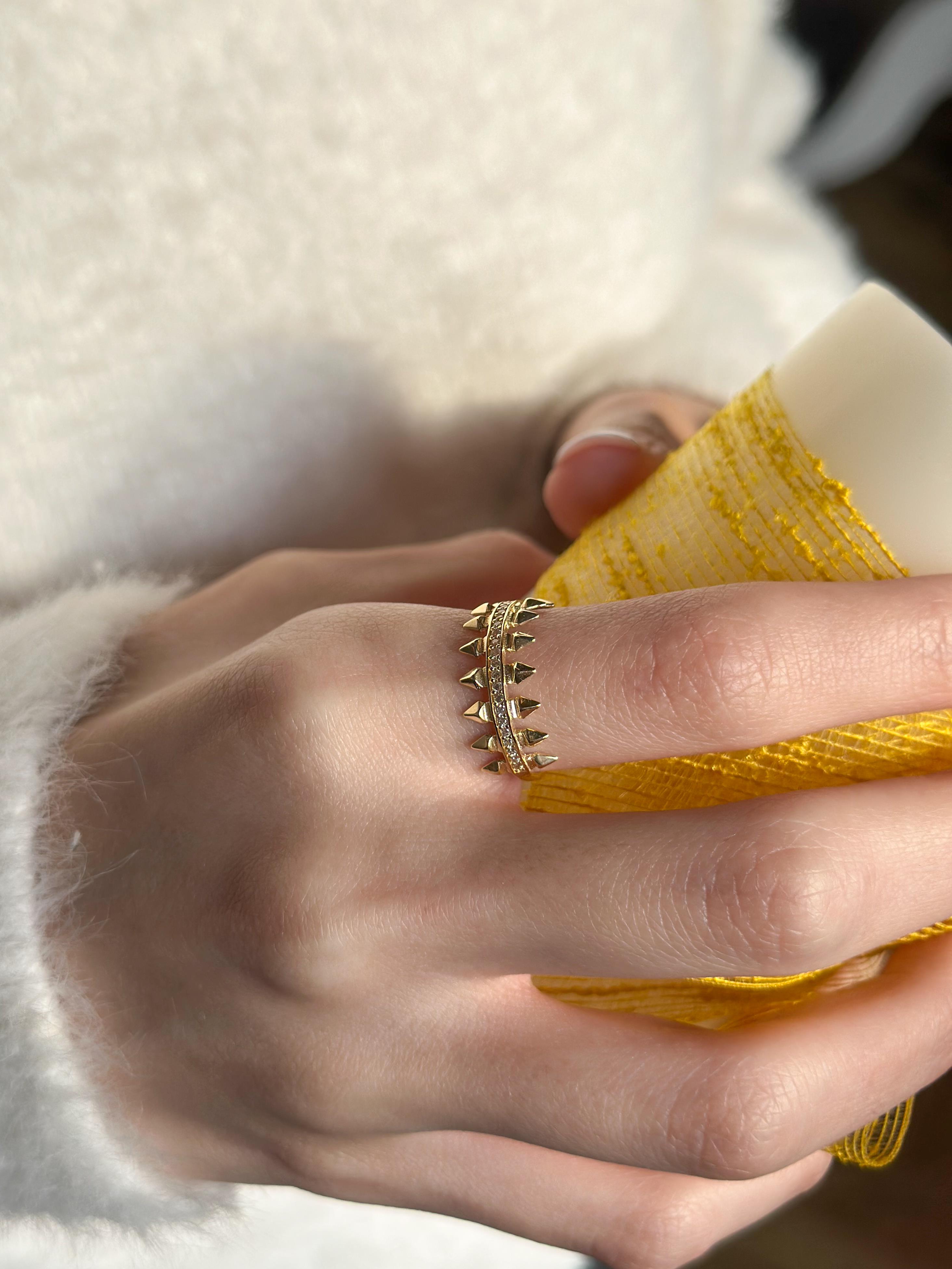 14 Ayar Altın Taşlı Arrow Yüzük