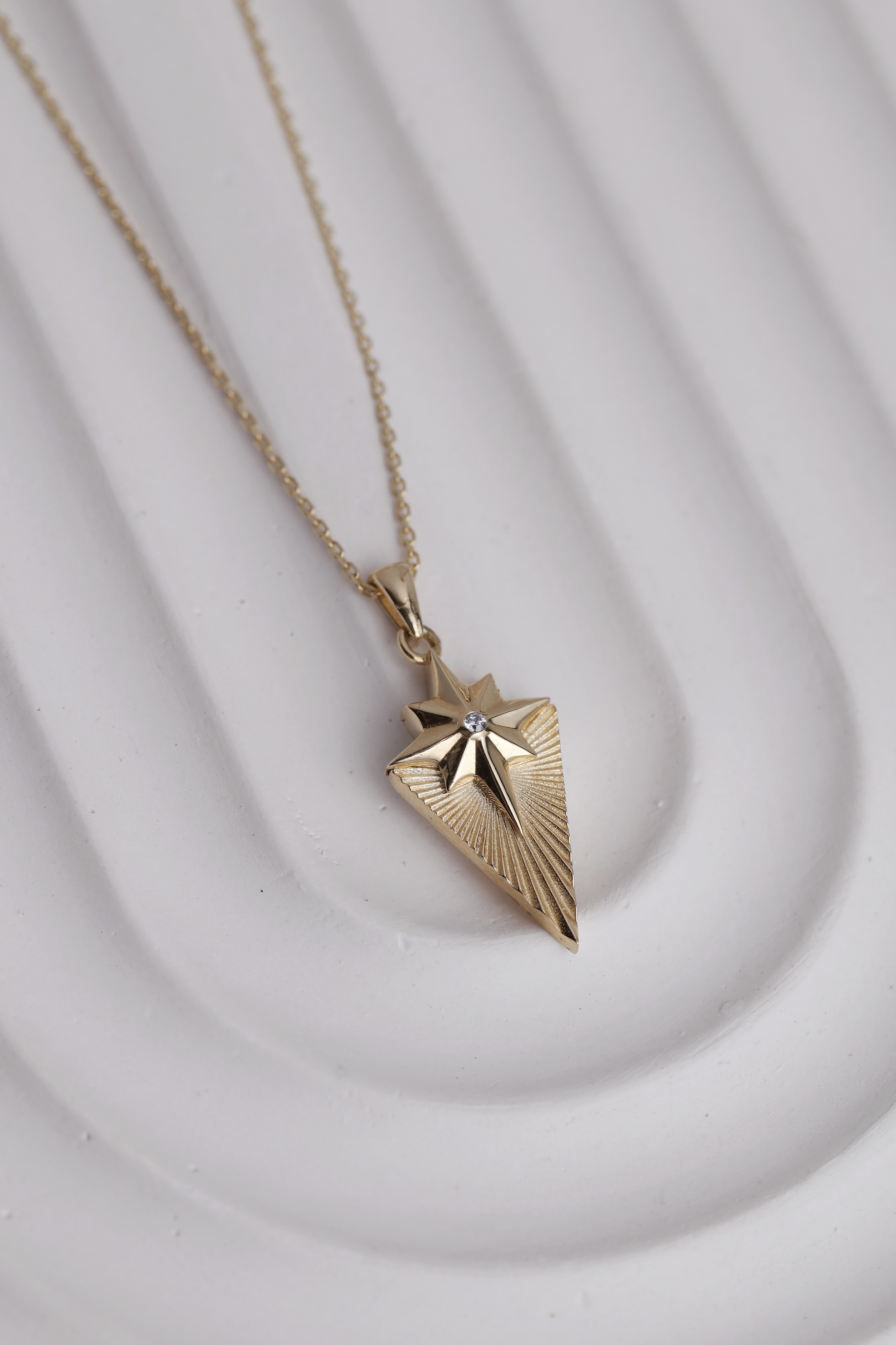  14 Ayar Altın Kuzey Yıldızı Detay Kolye