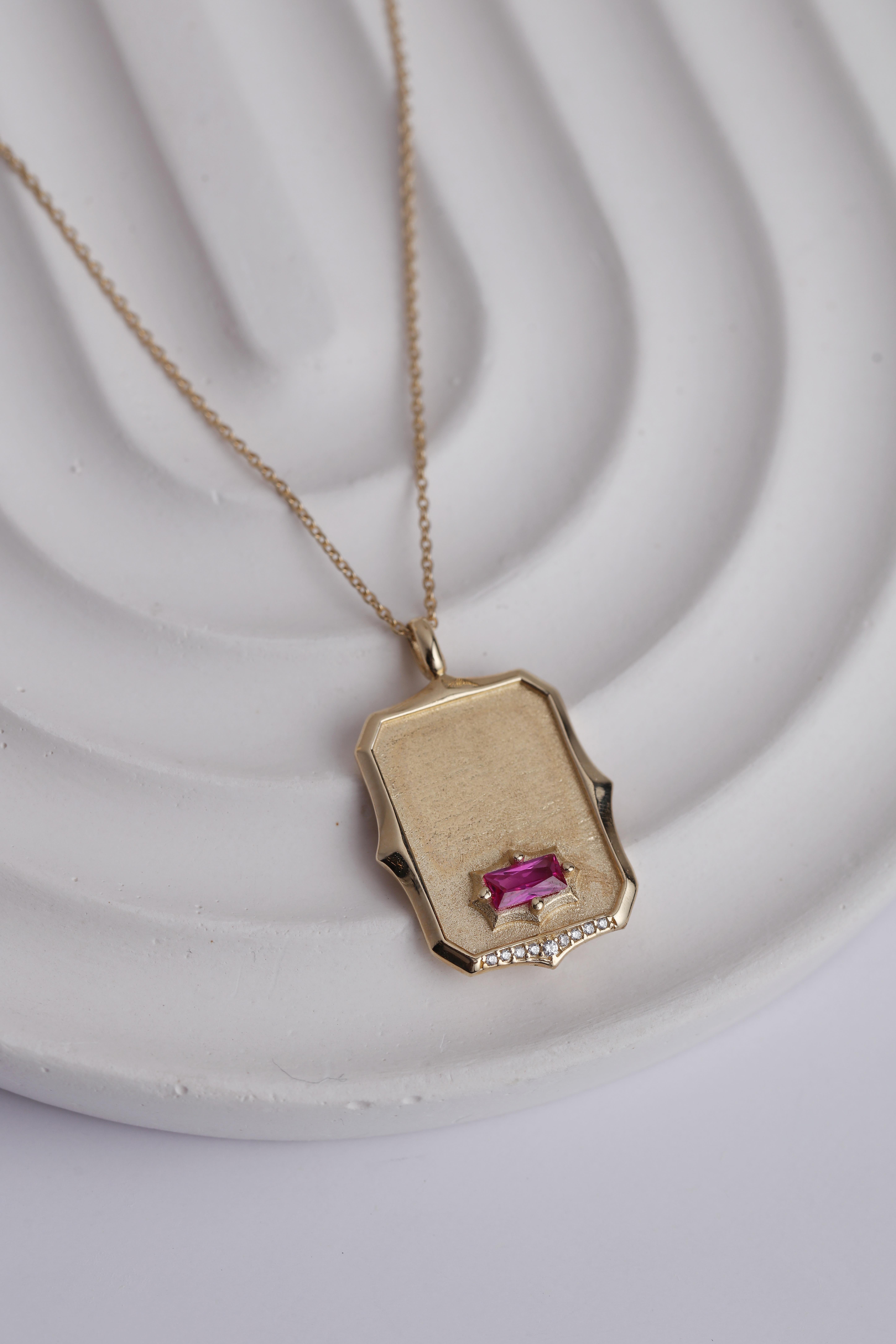  14 Ayar Altın Plaka Kolye