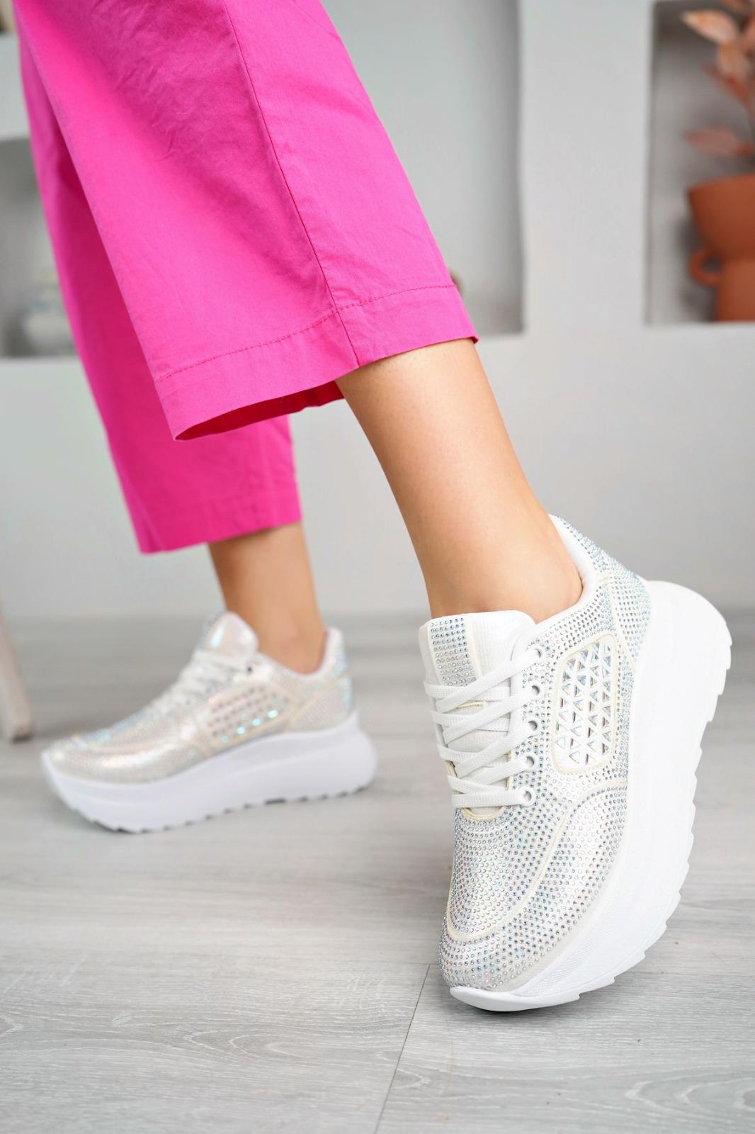 Yeni Sezon Dolgu Topuk Fermuarlı Simli Taşlı Beyaz Kadın Sneaker - Morenica