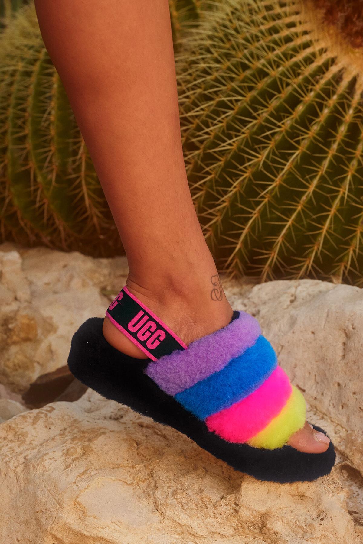 W FLUFF YEAH SLIDE BLACK / TAFFY PINK MULTI