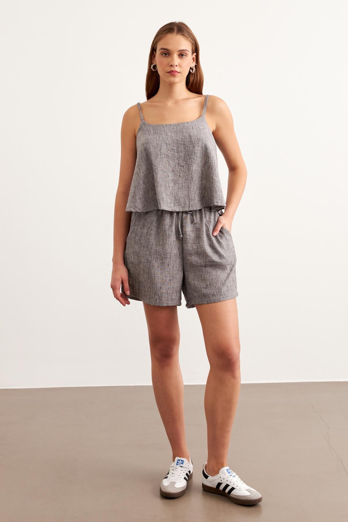 Askılı Keten Crop Bluz SİYAH
