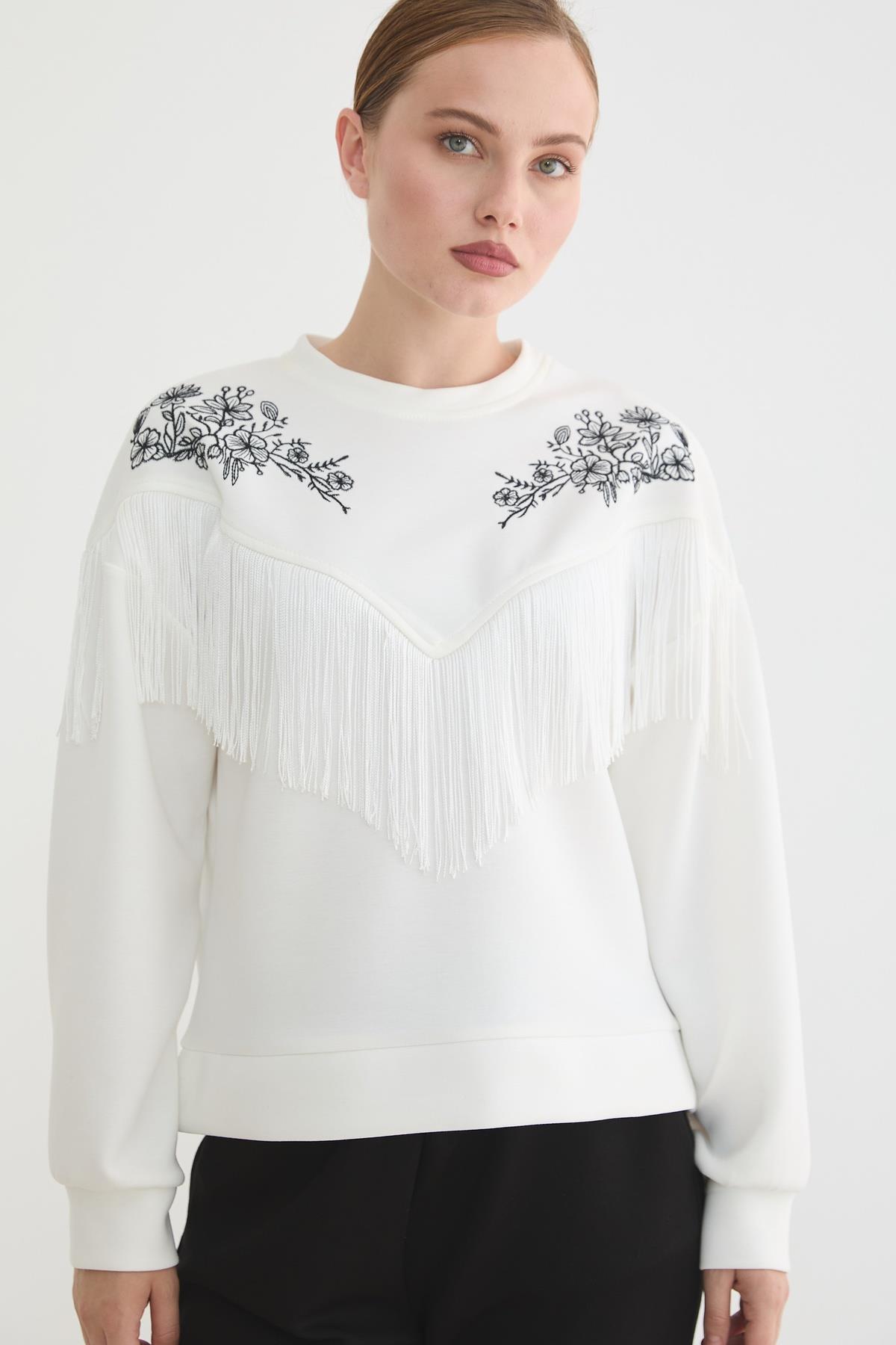 Ön Püsküllü Roba Nakış Detaylı Sweatshırt EKRU
