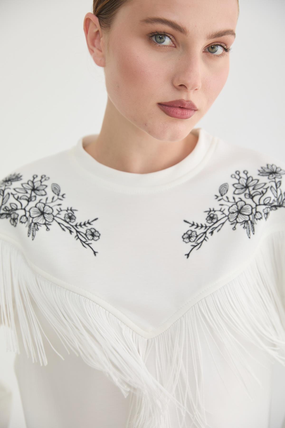 Ön Püsküllü Roba Nakış Detaylı Sweatshırt EKRU