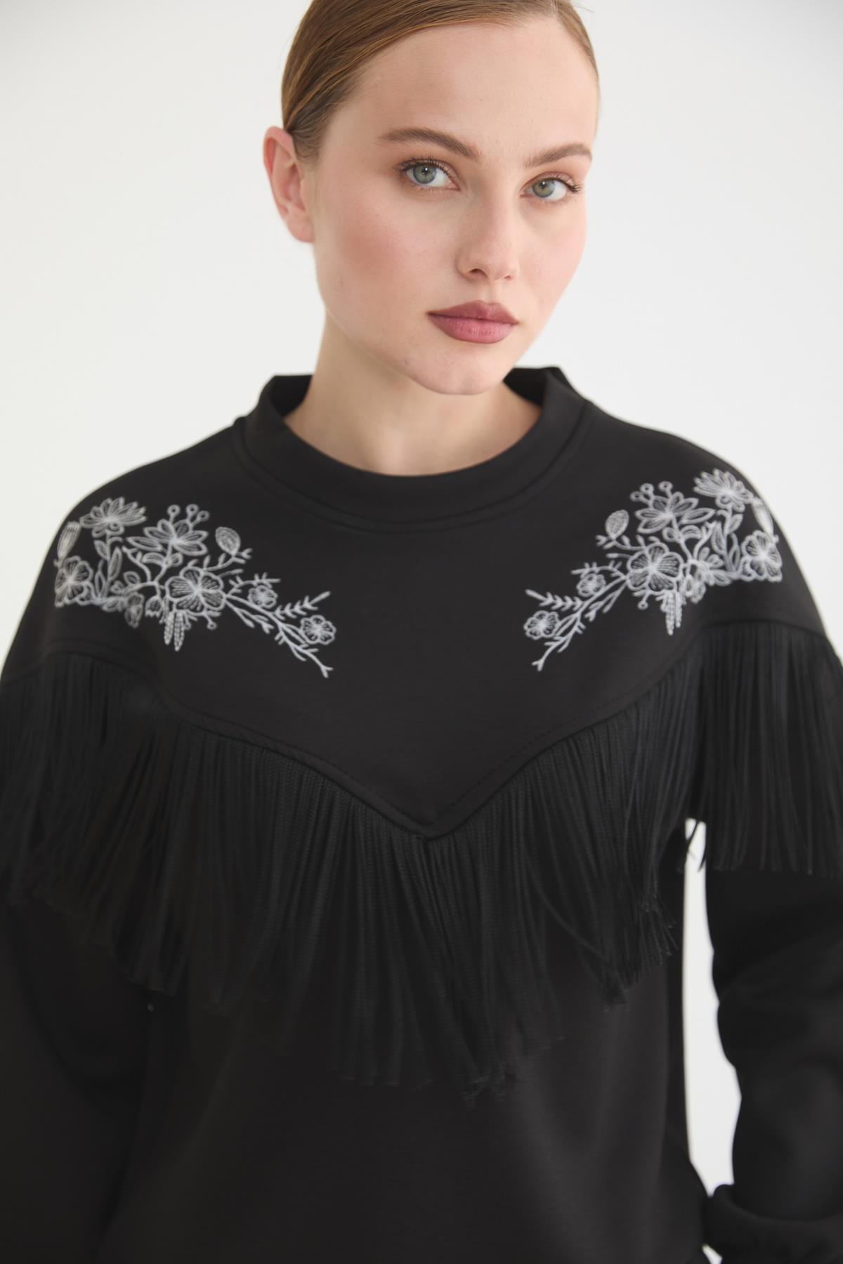 Ön Püsküllü Roba Nakış Detaylı Sweatshırt SİYAH