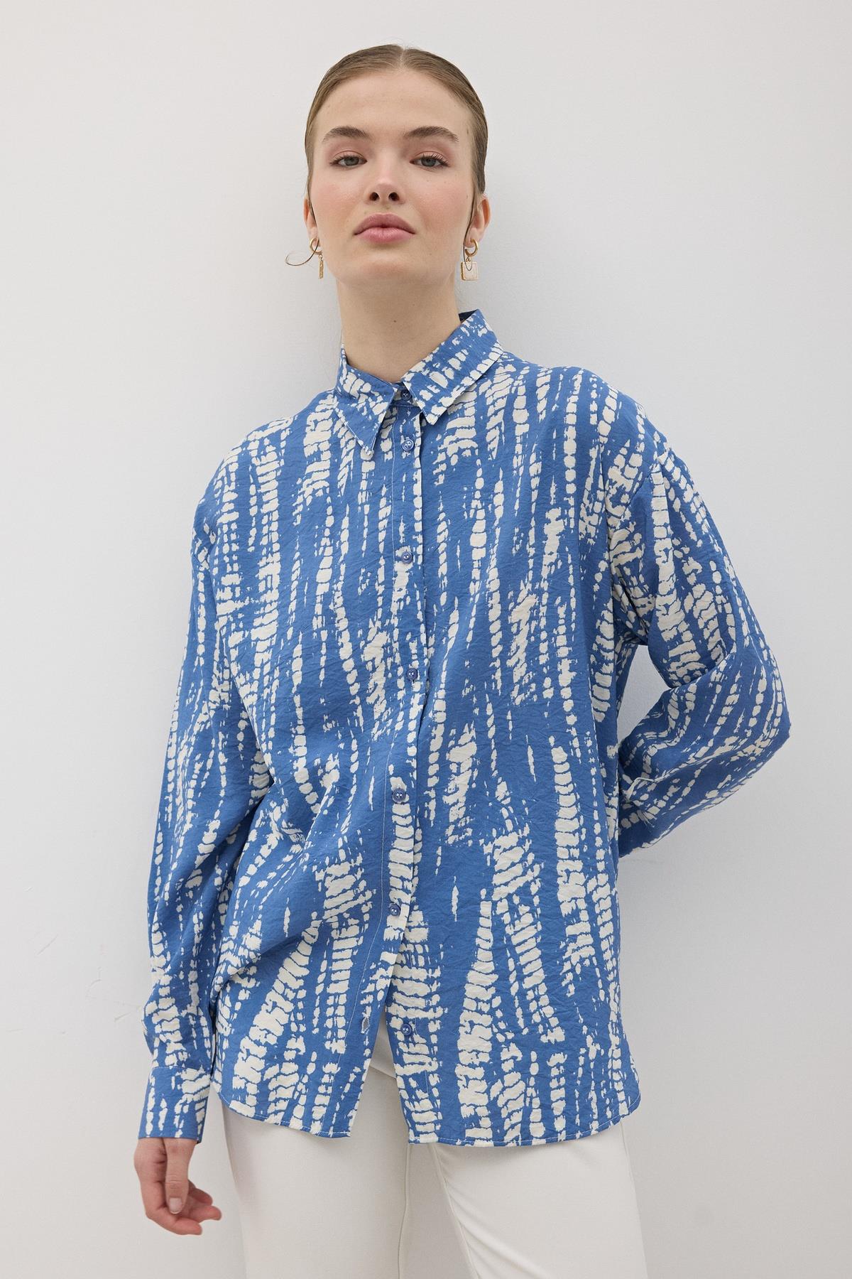 Önü Düğmeli Desenli Oversize Gömlek MAVİ