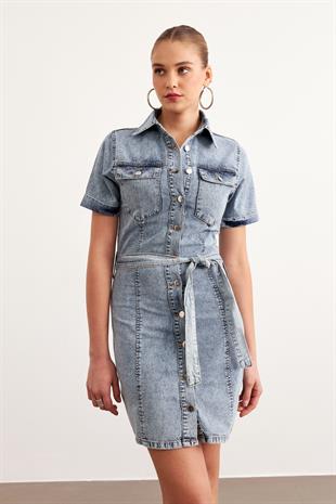 Beli Kuşaklı Cep Detaylı Kot Elbise KAR YIKAMA