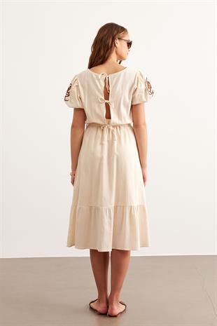 Beli Kuşaklı Kol Nakış Detaylı Elbise TAŞ