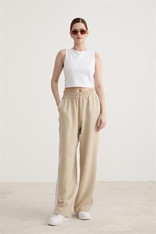 Beyaz Şerit Detaylı Lastikli Pantolon TAŞ