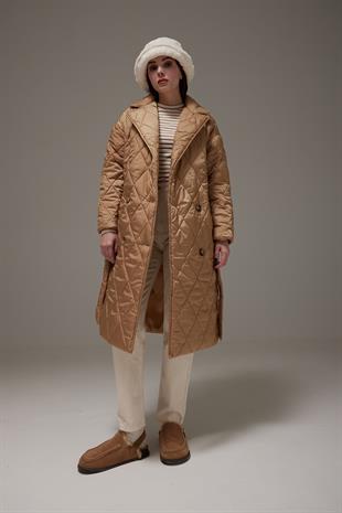 Ceket Yaka Beli Kuşaklı Kapitone Uzun Kadın Mont CAMEL