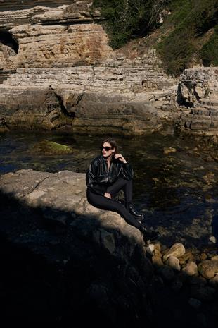 Cep Detay Beli Lastikli Suni Deri Kadın Ceket SİYAH