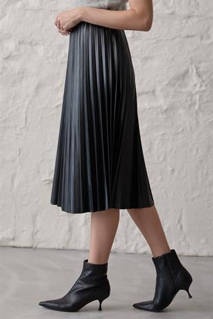 Kadın Pileli Uzun Deri Etek SİYAH