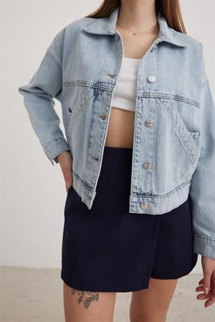 Mavi Geniş Cep Detaylı Kadın Kot Ceket KAR YIKAMA