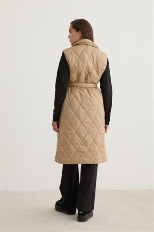 Önü Düğmeli Beli Kuşak Detaylı Kapitone Yelek CAMEL