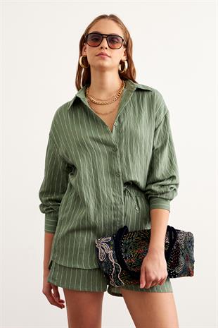 Önü Düğmeli Çizgili Oversize Gömlek ÇAĞLA YEŞİLİ