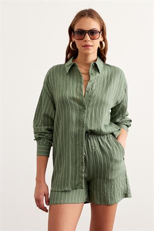 Önü Düğmeli Çizgili Oversize Gömlek ÇAĞLA YEŞİLİ
