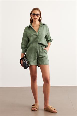 Önü Düğmeli Çizgili Oversize Gömlek ÇAĞLA YEŞİLİ
