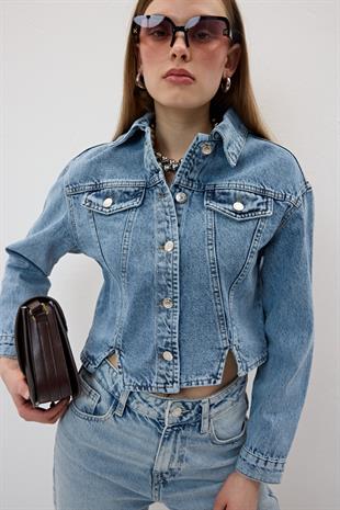 Önü Düğmeli Yırtmaç Detaylı Kot Ceket KAR YIKAMA