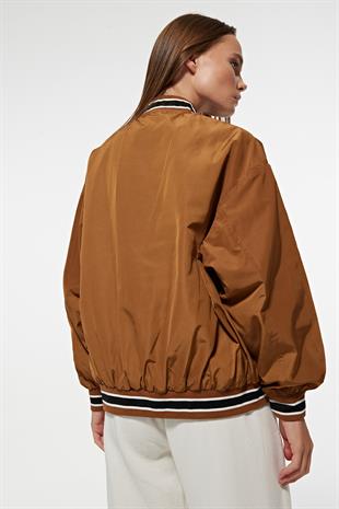 Polyester Kumaş Ribana Yaka Önü Nakışlı Kadın Bomber Ceket TABA