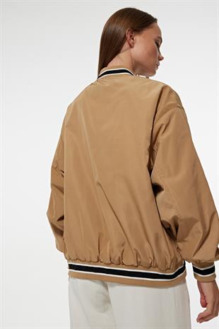 Polyester Kumaş Ribana Yaka Önü Nakışlı Kadın Bomber Ceket CAMEL