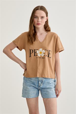 Baskı Detaylı V Yaka Kadın Tshirt BİSKÜVİ