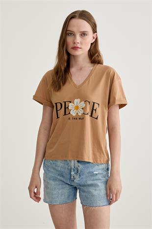 Baskı Detaylı V Yaka Kadın Tshirt BİSKÜVİ
