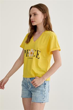 Baskı Detaylı V Yaka Kadın Tshirt SARI