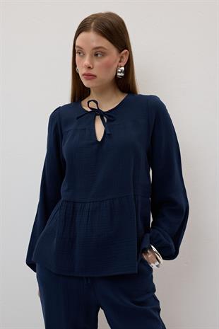 Yakası Bağcıklı Müslin Bluz LACİVERT