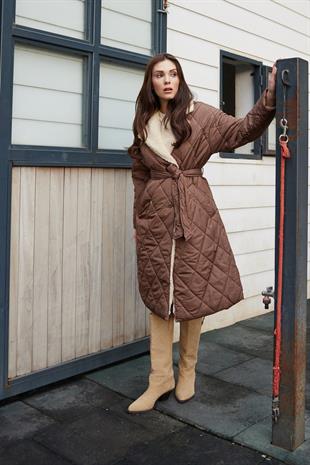 Yakası Suni Kürklü Düğmeli Kapitoneli Mont KAHVE