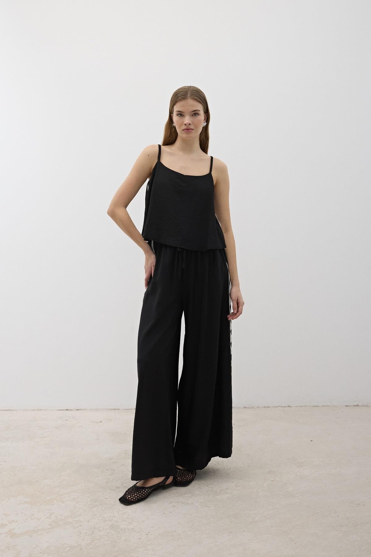 P28-3495-01MarkasızTROUSERSBeli Lastikli Su Taşı Detaylı Pantolon SİYAH