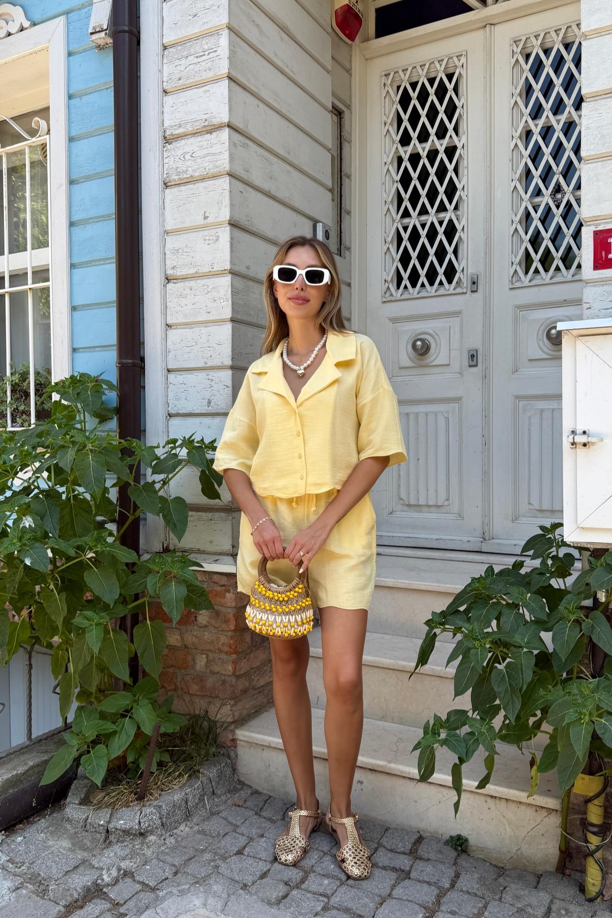 G28-4996-12MarkasızGÖMLEKNakış Detaylı Düğmeli Gömlek SARI