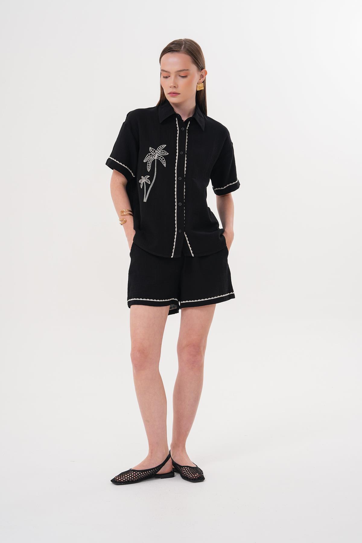 S28-1179-01MarkasızŞORTNakış Detaylı Kısa Müslin Şort SİYAH