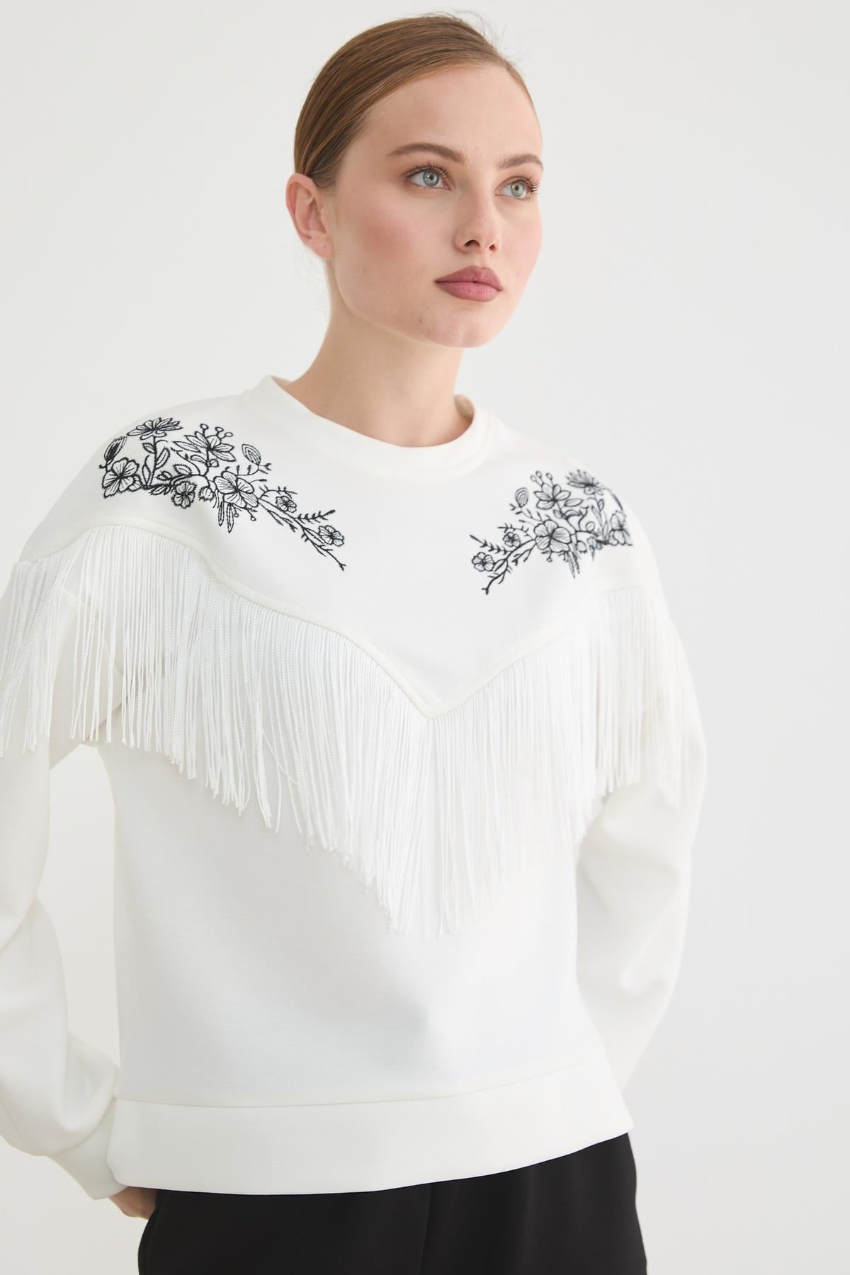 S28-2229-241MarkasızSWEATSHIRTÖn Püsküllü Roba Nakış Detaylı Sweatshırt EKRU