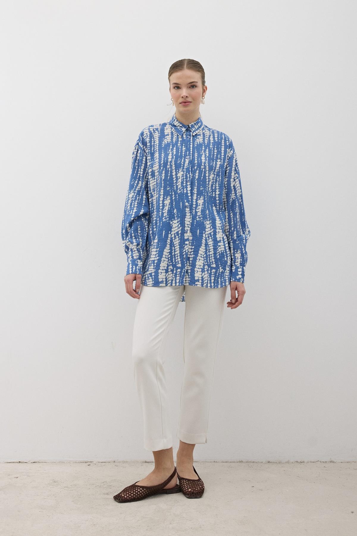 G28-4946-70MarkasızSHIRTÖnü Düğmeli Desenli Oversize Gömlek MAVİ