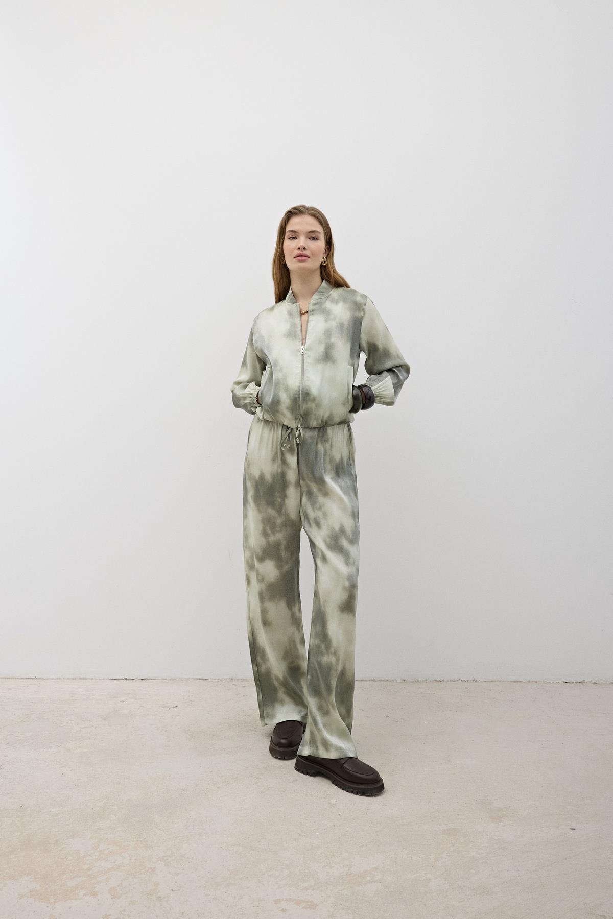 M28-5821-15MarkasızCEKETÖnü Fermuarlı Saten Ceket HAKİ