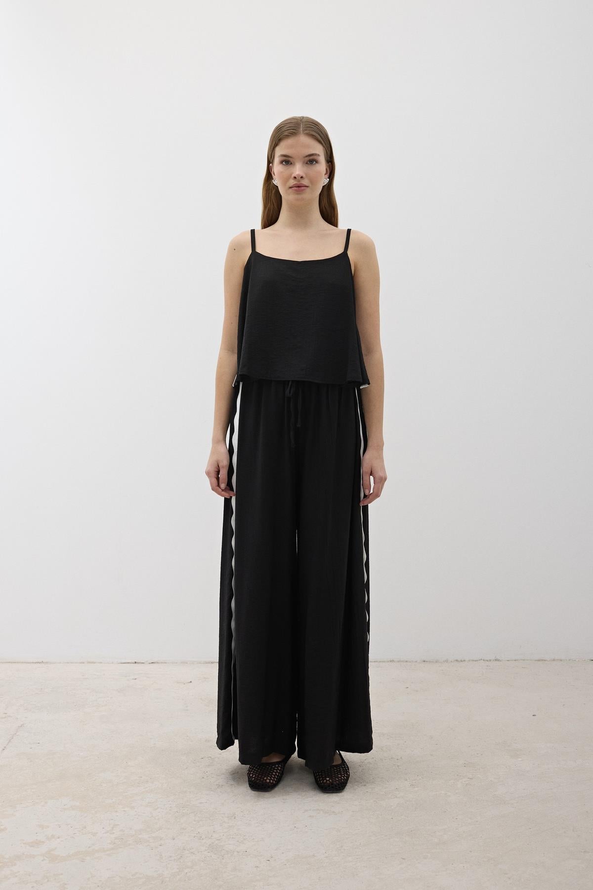 B28-4921-01MarkasızBLÜZSu Taşı Detaylı Bluz SİYAH