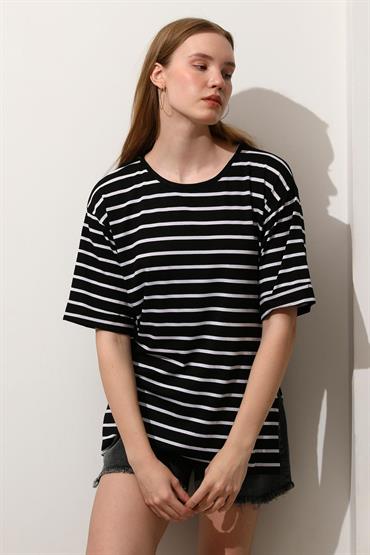 Kadın Yanı Yırtmaçlı Çizgili Oversize T-Shirt
