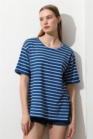 Kadın Yanı Yırtmaçlı Çizgili Oversize T-Shirt