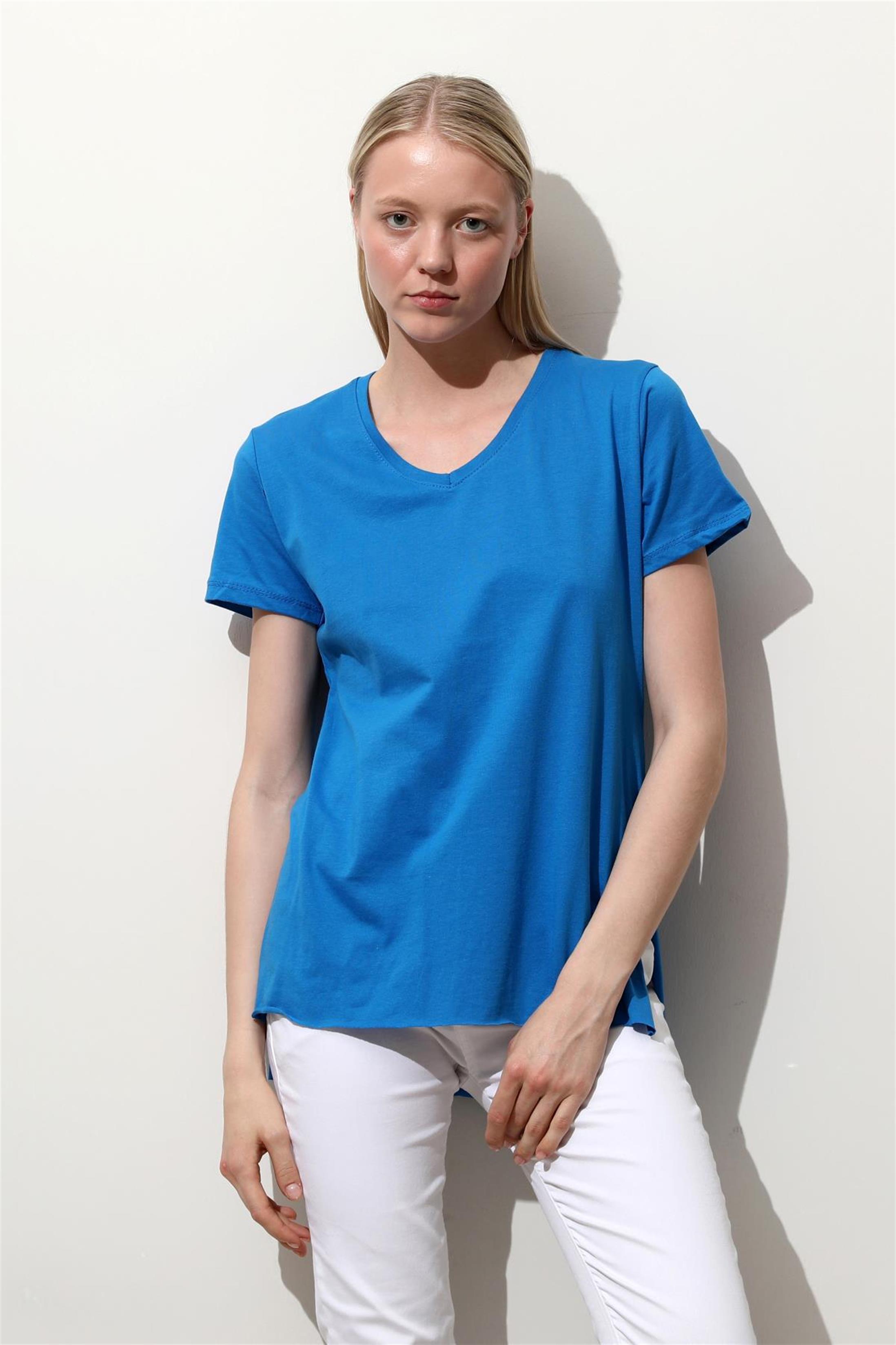 Kadın V Yaka Oversize Yırtmaçlı T-Shirt