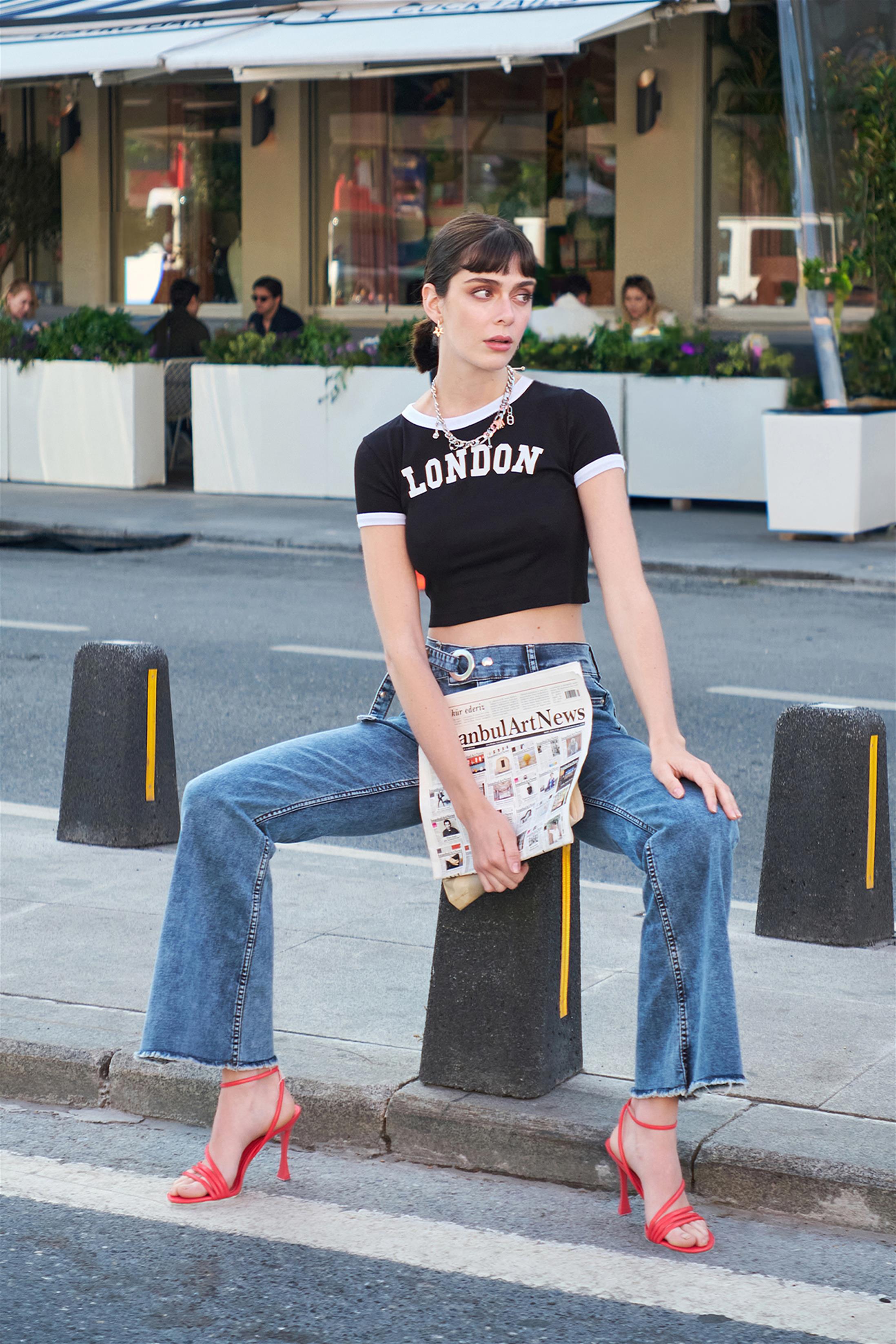 Kadın London Baskılı Crop T-Shirt