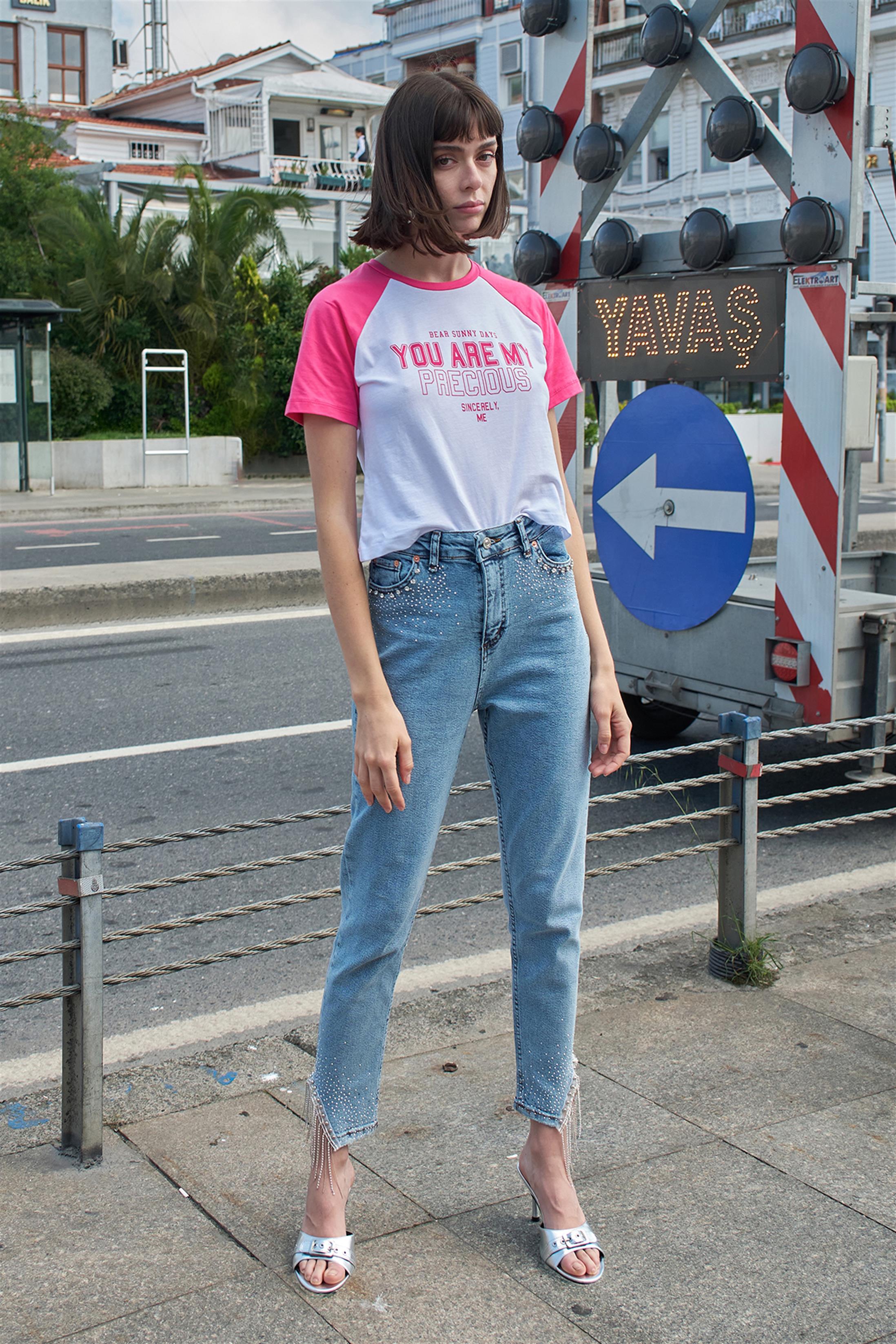 Kadın Yüksek Bel Taş Detaylı Mom Jean Denim Pantolon