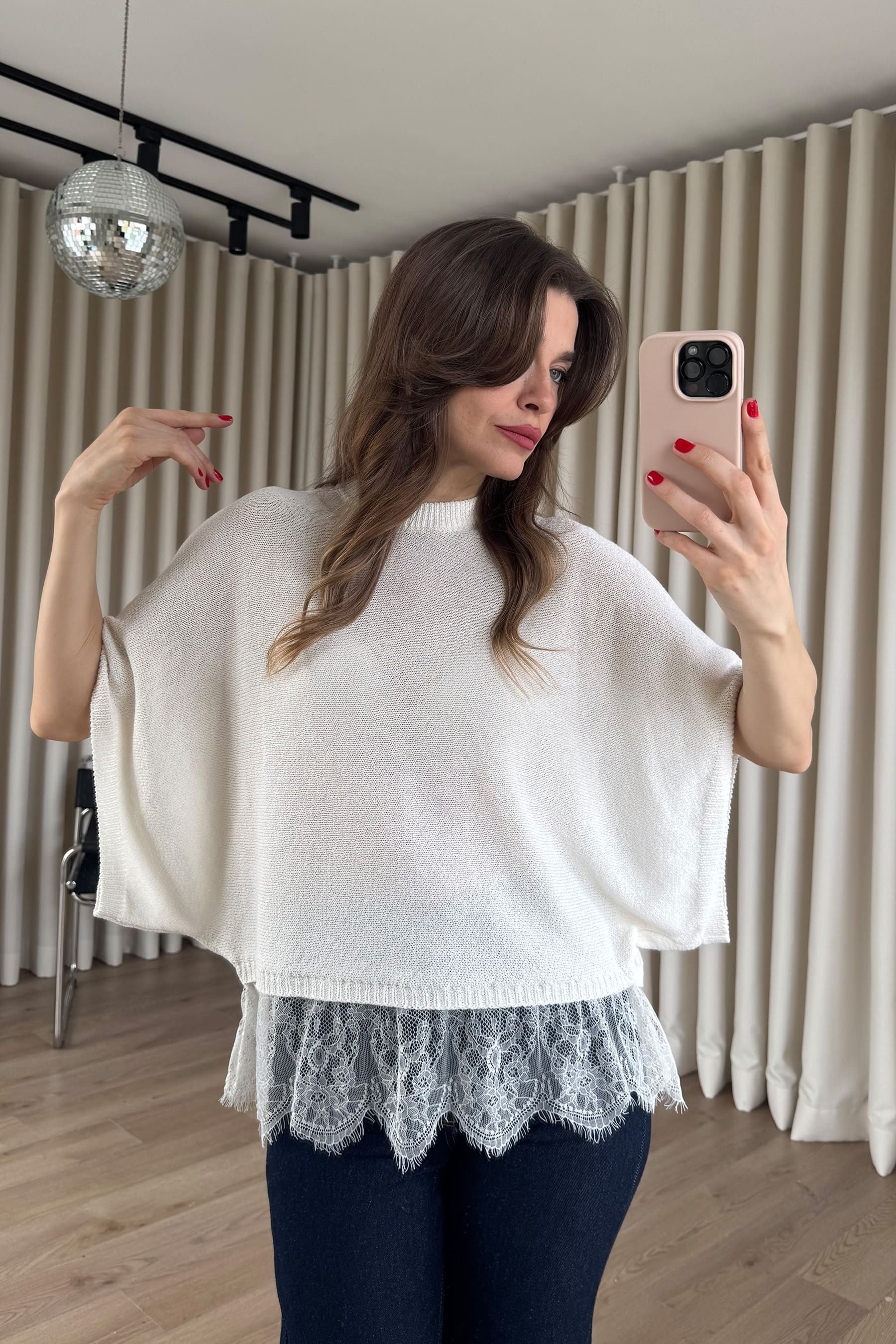 Beyaz Dantelli Yarasa Kol Triko Bluz