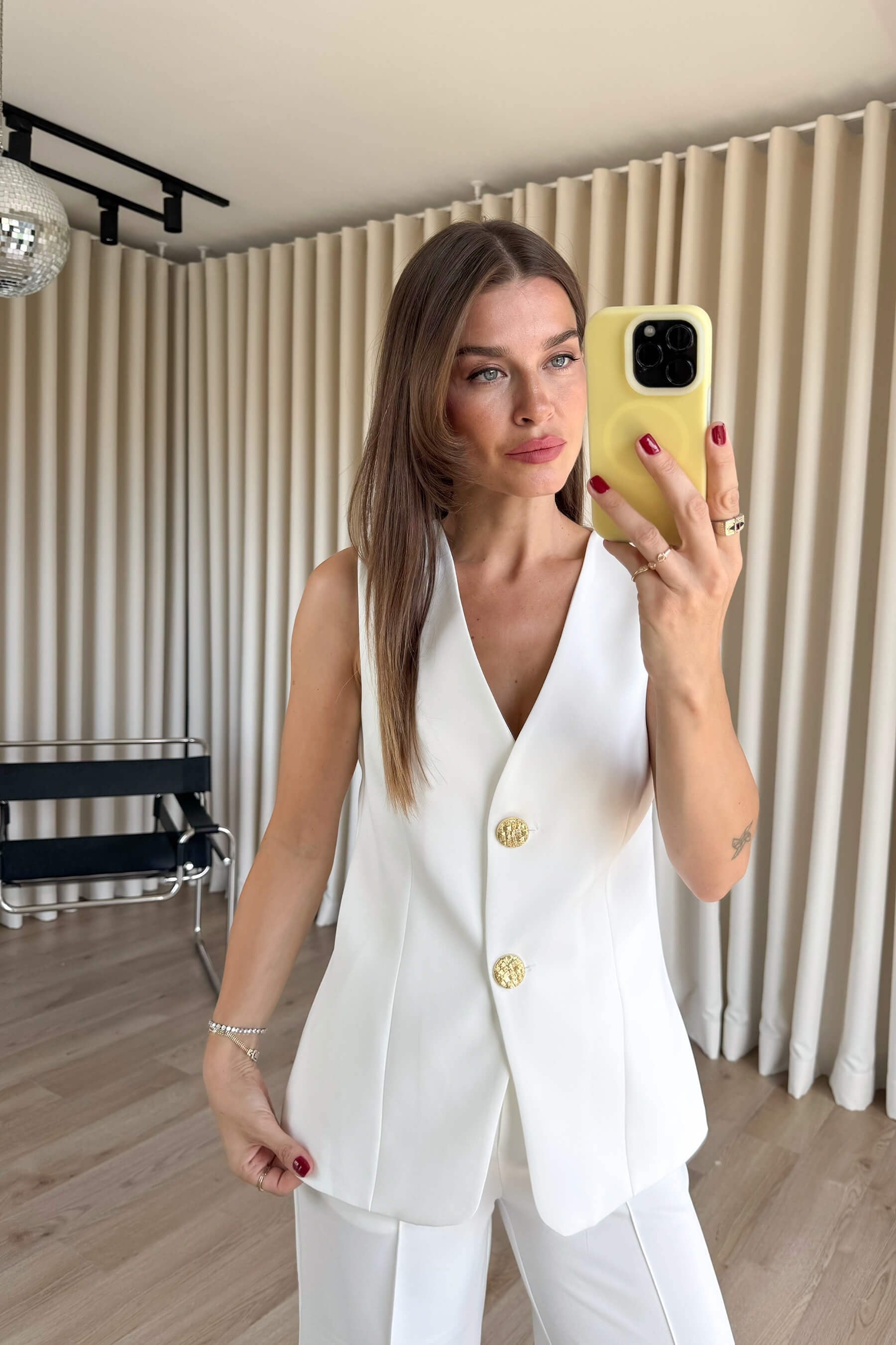 Beyaz Gold Düğmeli Yelek Pantolon Takım