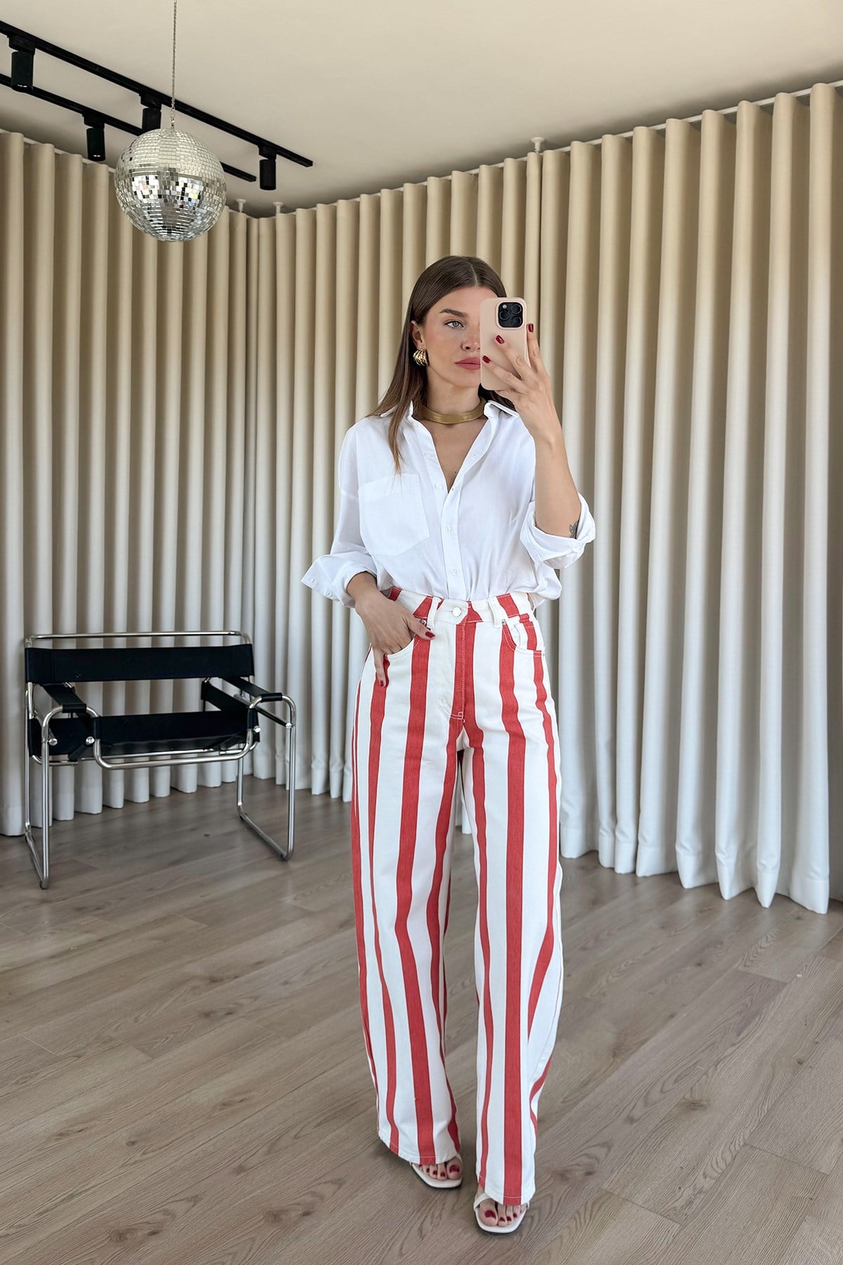 Beyaz Kırmızı Yüksek Bel Renk Geçişli Jean. ÖN SİPARİŞ AÇILMIŞTIR. 10 TEMMUZ CUMA STOK GİRİŞ TARİHİDİR.