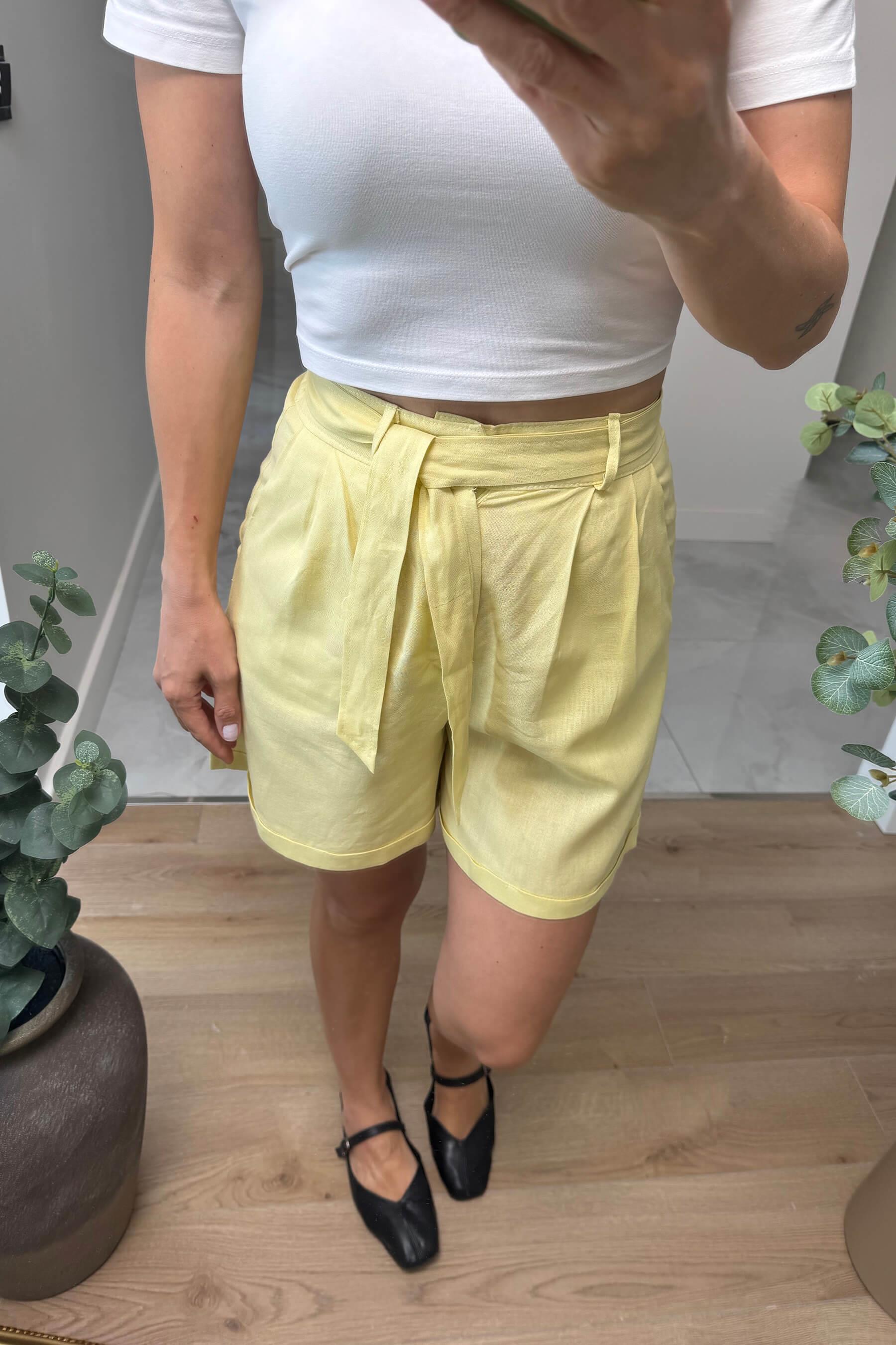 Butter Yellow Premium Kuşaklı Keten Şort