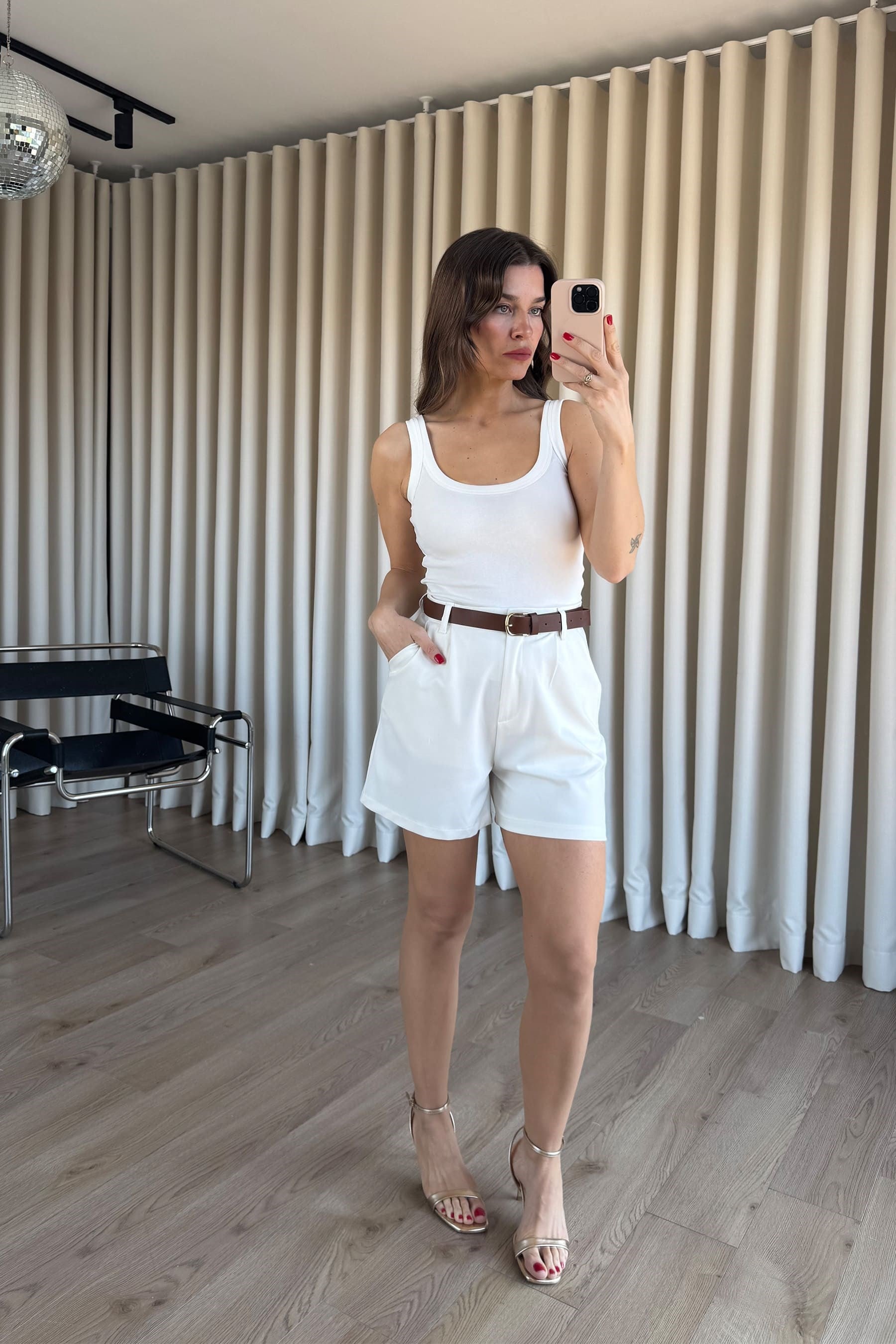 Ekru Kemerli Basic Şort