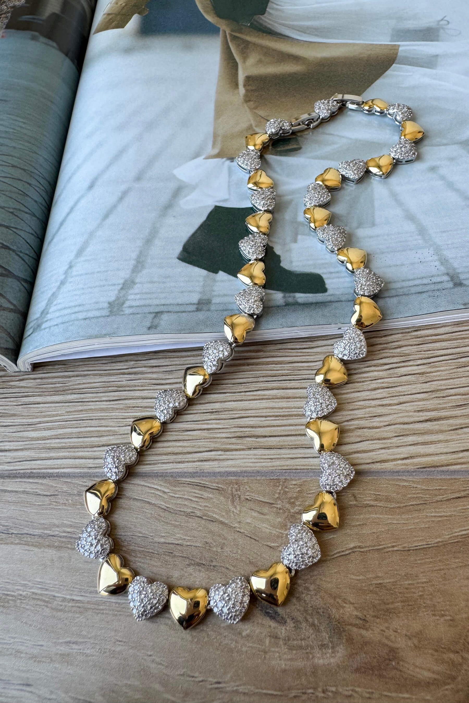 Gold ve Zirkon Taşlı Kalpli Tam Tur Çelik Kolye