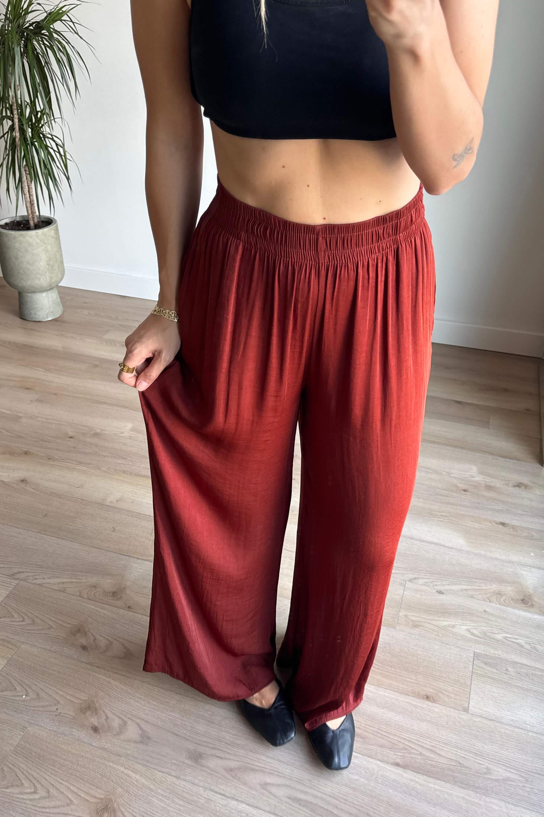 Kiremit Beli Lastikli Bol Paça Dökümlü Saten Pantolon